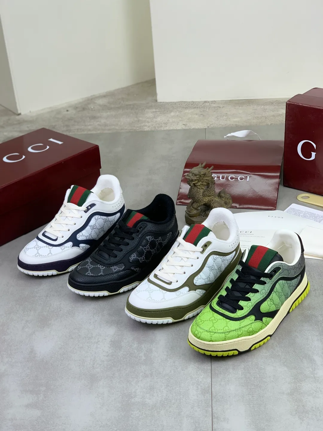 Men's men's shoes 💰P542 new Gucci Gucci couple 🧑‍🤝‍🧑 autumn and winter low-end catwalk casual sneakers, top version! Oil edge craftsmanship. New model for early spring, creating a perfect style, cool and sassy, ​​c-position fashionable wear, classic shoe style with retro and futuristic feel, showing exquisite texture! Open mold to customize high-density outsole. Comes fully packaged. Code number: 40-45 Fabric: Imported calfskin punching Lining: Imported original sheepskin lining